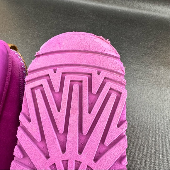 UGG Tazz Platform Slipper Shoe Purple
Mangosteen Woman’s Size 10 - Picture 6 of 8